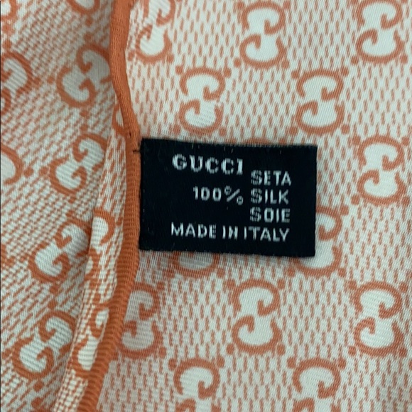 Gucci silk scarf 🧣 - Picture 2 of 11